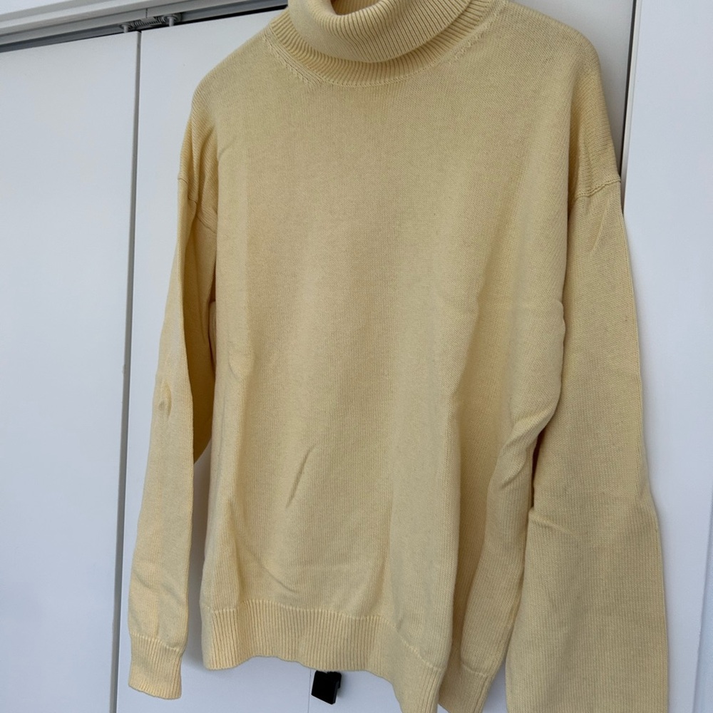 Aritzia Wilfred Free Butter Yellow Turtleneck Sweater
